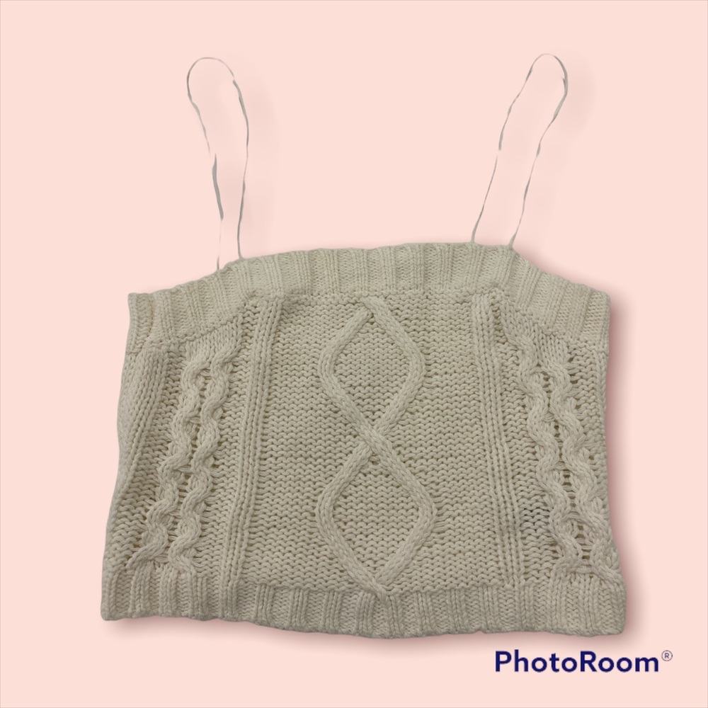 cute knitted crop top ⭐️